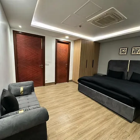 The Perfect Blend Of Style And Comfort In Gold Crest Mall-2