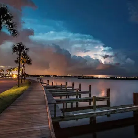 Inviting Houston Space Near Kemah And Space Center-2