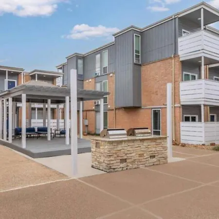 Experience Comfort And Style In Houstons Bay Area-2