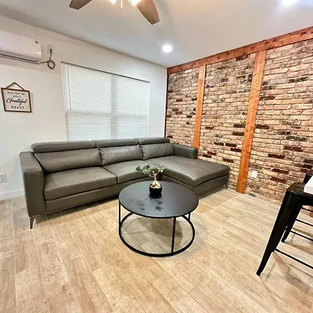 Relax And Recharge In The Heart Ofvibrant Montrose-3