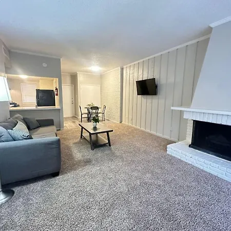 Relaxing Bay Area Stay Near Houston Attractions-3