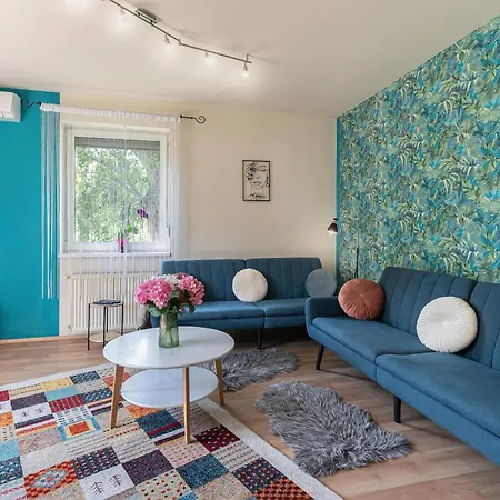 Kiraly Csaladi Apartman- Royal Family Apartment #Freegarage-3