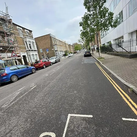 large Studio Near Arsenal Stadium-3