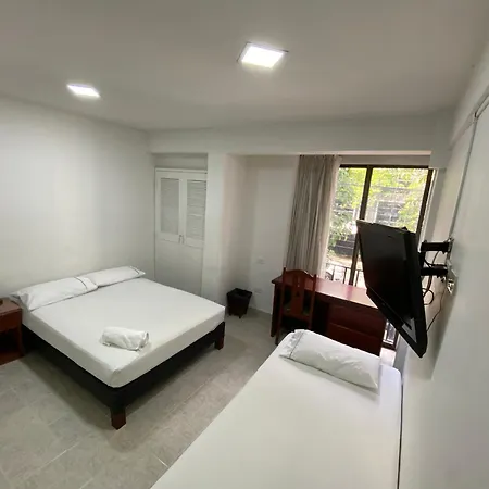 Hotel Laureles 70-3