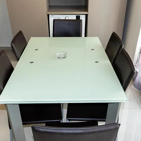 Spacious & Bright Apartment In Sliema Near Shops And Sea-3