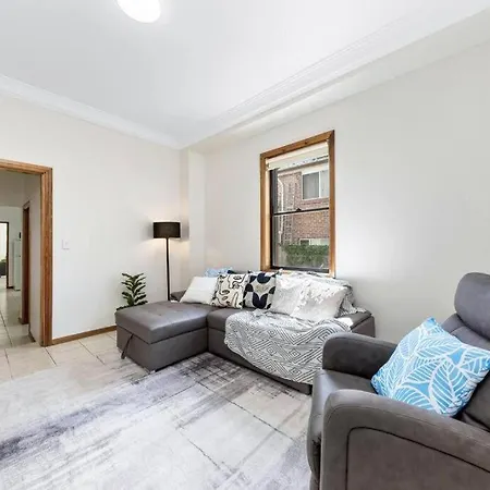 Cheerful Two Bedroom House-2