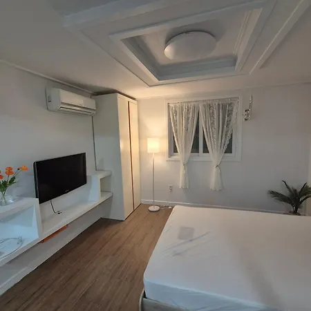 Small And Pretty House Near Busan Station, Pet-Friendly, Suitable For 2 People-2