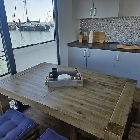 Hausboot TOLLOW-2