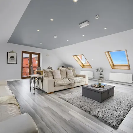 Luxury Penthouse Suite - Swansea Central - Beach-3