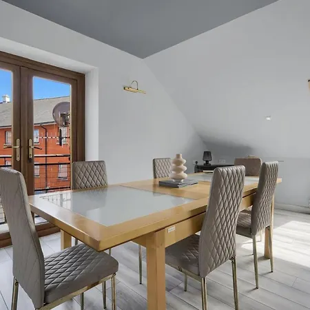 Luxury Penthouse Suite - Swansea Central - Beach-2