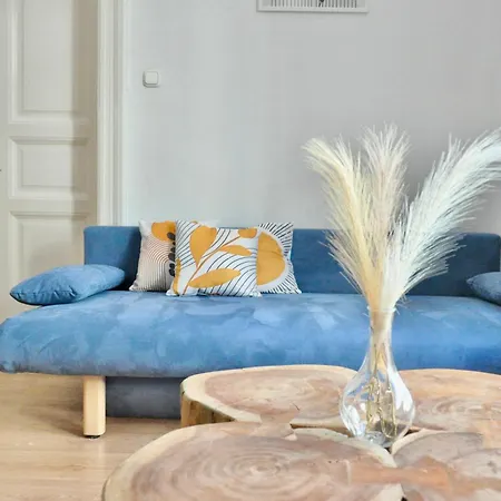 Top Central Rhapsody Residence - 4 Rooms - Steps From Major Attractions-2