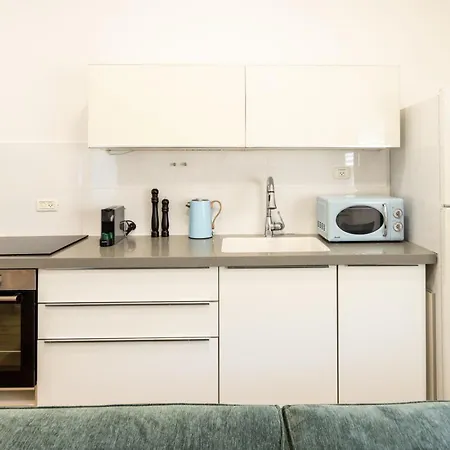Stylish 3Br Apt W Balcony 5 Min Walk From Beach-3
