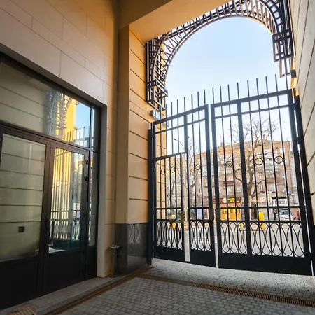Ввв!5-104A Yaroslaviv Grad, Bulvarno Kudriavska 17, Kyiv Centre, Golden Gate Metro Nearby, Fantastic City View, 15 Kw Backup Power, Petrovdom Apartment-3