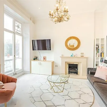 Amazing Westminster Apartment-2