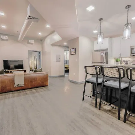Charming 1 Bedroom Apt Laundry In Unit-2