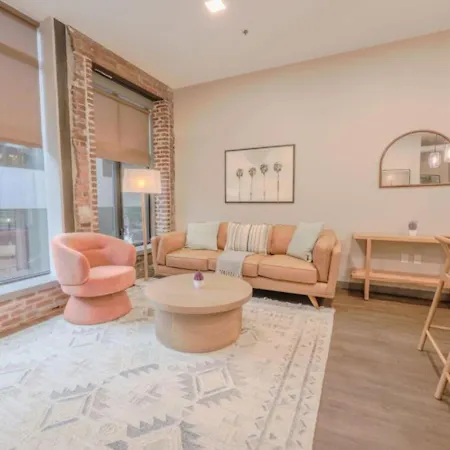 Luxury 2 Bedroom Apt-2