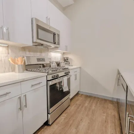Luxurious Downtown 1 Bedroom-2