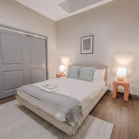 Luxurious Downtown 1 Bedroom-3