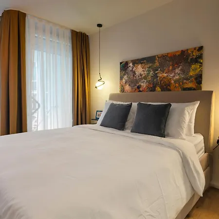 Alexa Chic Design Apart Up To 6 Guests, Terrace & Superfast Wi-Fi-3