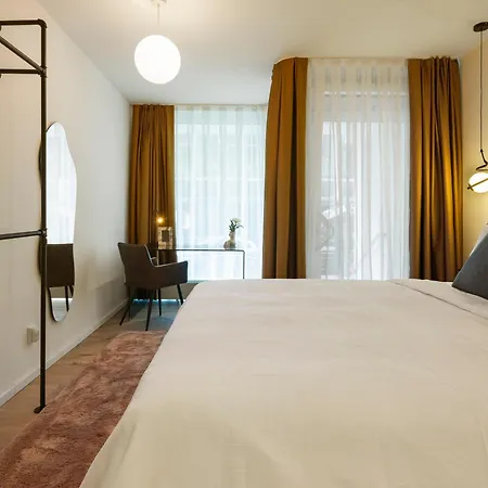 Alexa Chic Design Apart Up To 6 Guests, Terrace & Superfast Wi-Fi-2