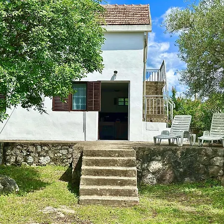 Veles House-3