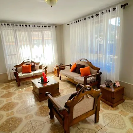 Comodo Apartamento En Casa Familiar-3