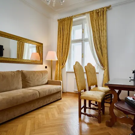 Charles Bridge Palace-3