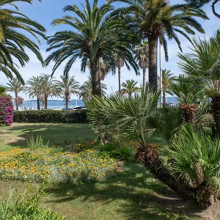 Sea View Studio - Beachfront Living In Cannes, Boulevard Du Midi - Studio Vue Mer, Face A La Plage, Les Pieds Dans L'Eau, Parking-3
