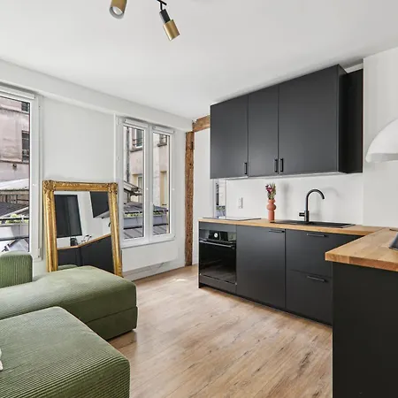 Apartment In Paris 2Eme-3