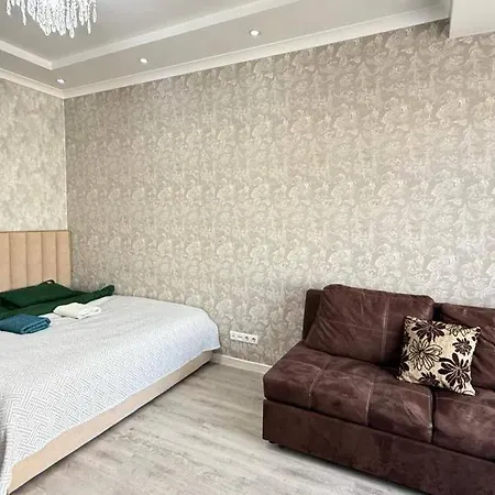2-Room Apartment Tynystanova 94-3