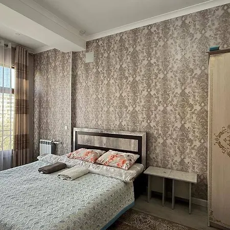 Charm 2 Bedroom Apt In The Heart Of The City-3