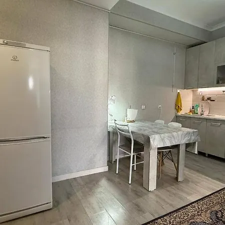 Charm 2 Bedroom Apt In The Heart Of The City-2