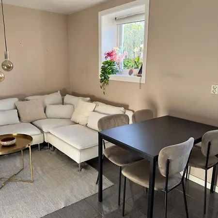 Cozy Apartment Near City Center And The Mountains-2