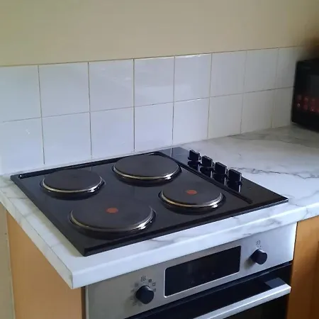 Lovely 2 Bed Garden Level Apartment Blackrock-2