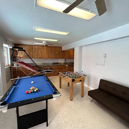 Big 4 Bedroom Property With A Pool-2