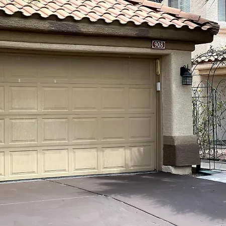 Big 4 Bedroom Property With A Pool-3