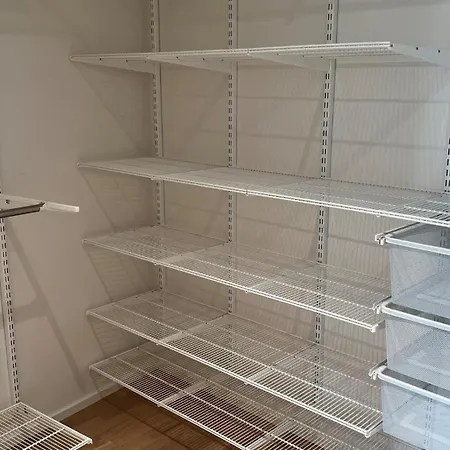 Modern, Bright 2 Bedroom Apartment With Great Views-2