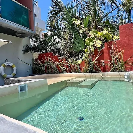 Beachside Oasis ! Spacious ½ Block From The Beach-2