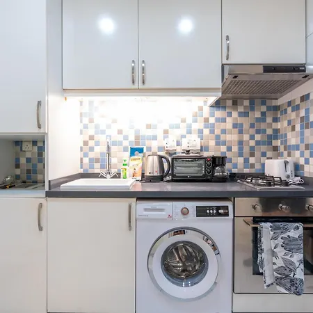 Deluxe Waterfront Unit in Heart Of Dubai Palm Jumeirah-2