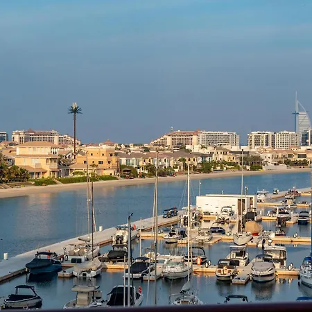 Deluxe Waterfront Unit in Heart Of Dubai Palm Jumeirah-3