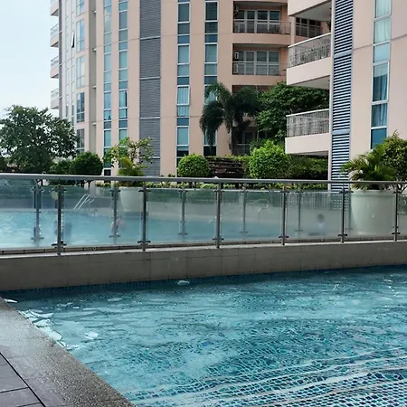 Minimalist And Cozy Place With Balcony-2