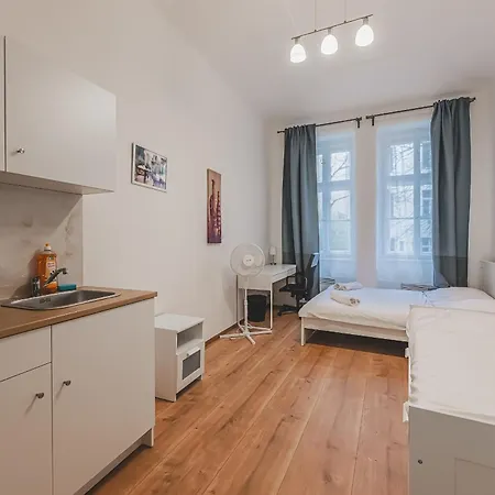 Walk To Old Town Flat, Kitchen, New Bathroom-2