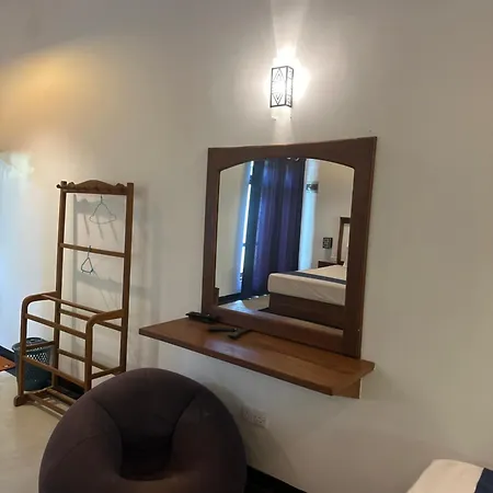 Honeyland Hotel-2