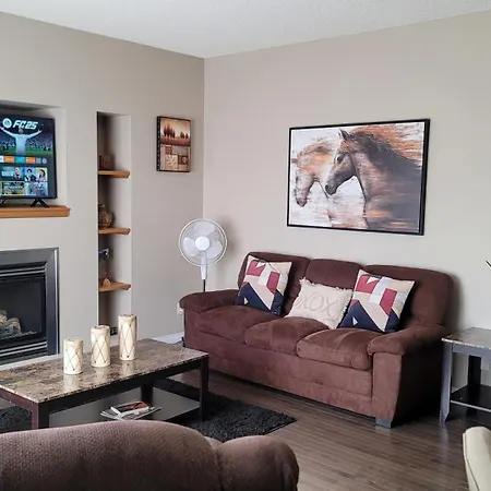 The King Place, Is A Room In A Private House, Close To Ctrain And Spruce Meadows Equestrian-2