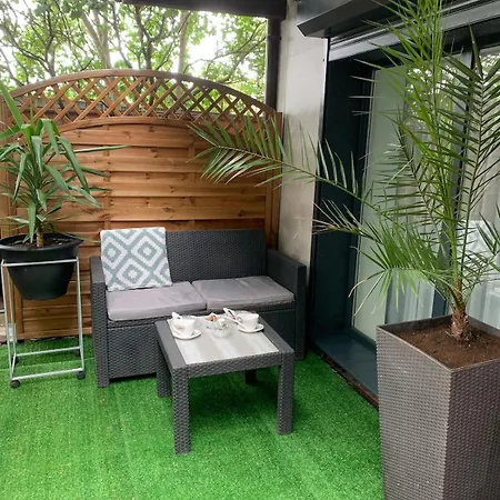 Lovely Apartment With Patio-3
