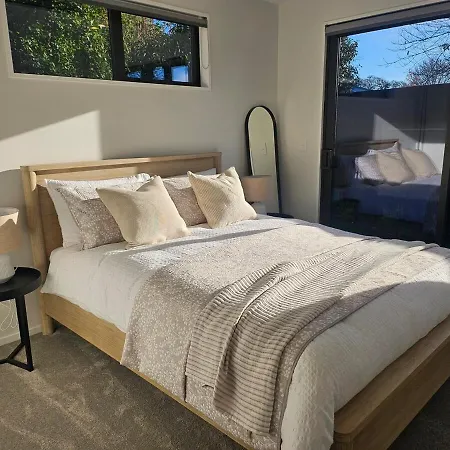 Courtenay Street Abode-3
