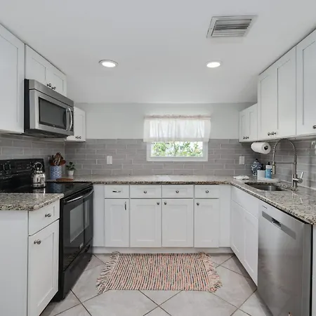 Cozy Home W Kitchen & Workspace-2