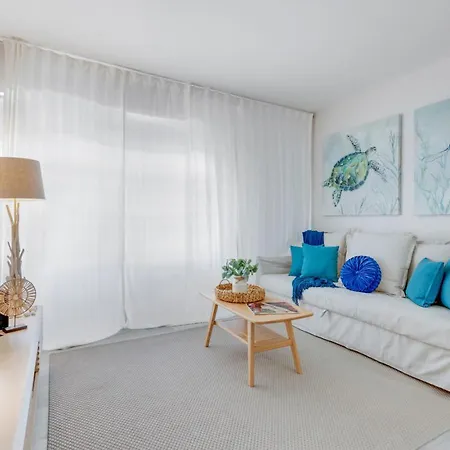 Spacious Apt 2 Blocks To Beach And Collins Park-3