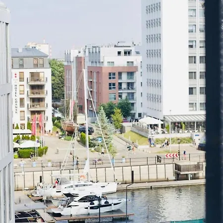 Deluxe Apartment On Granary Island With Parking - Granaria I & By Noclegi Renters-3