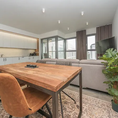Deluxe Apartment On Granary Island With Parking - Granaria I & By Noclegi Renters-2